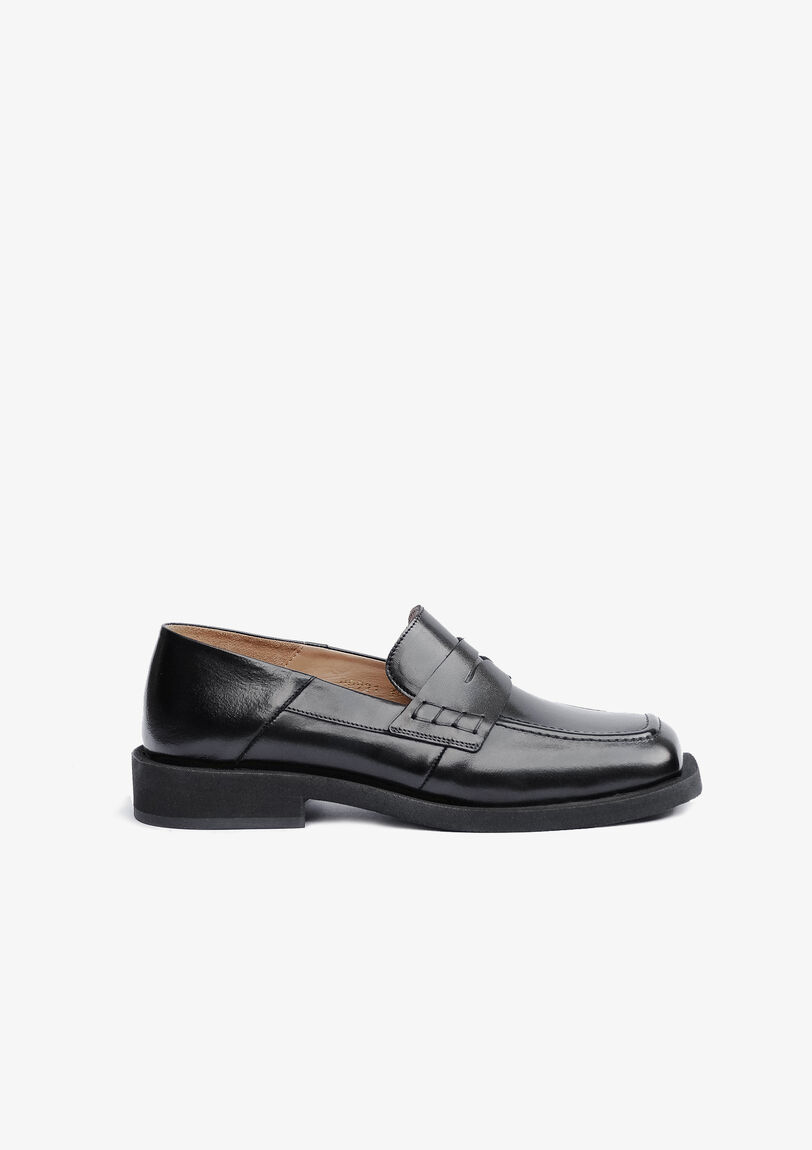 Black basic loafers