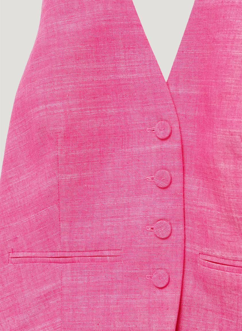 Fuchsia vest with an open back 