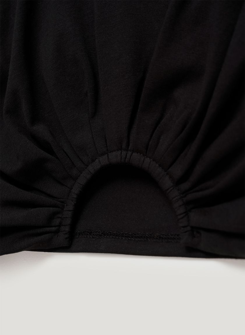 Black cotton top with a round cut