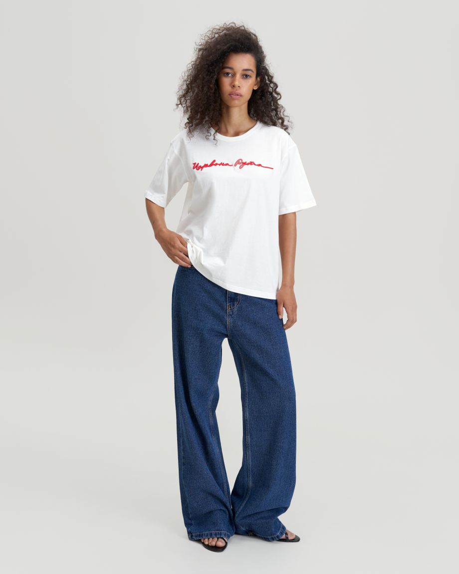 Milk oversized T-shirt with "Red Ruta" embroidery