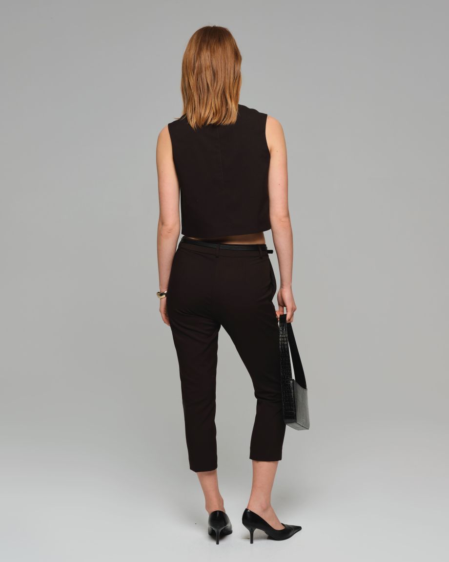 Black capri pants