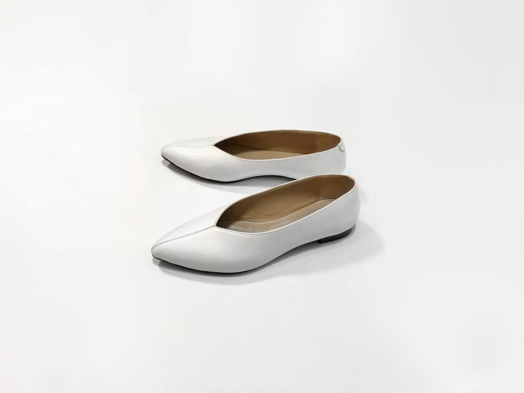 Leather white ballet flats