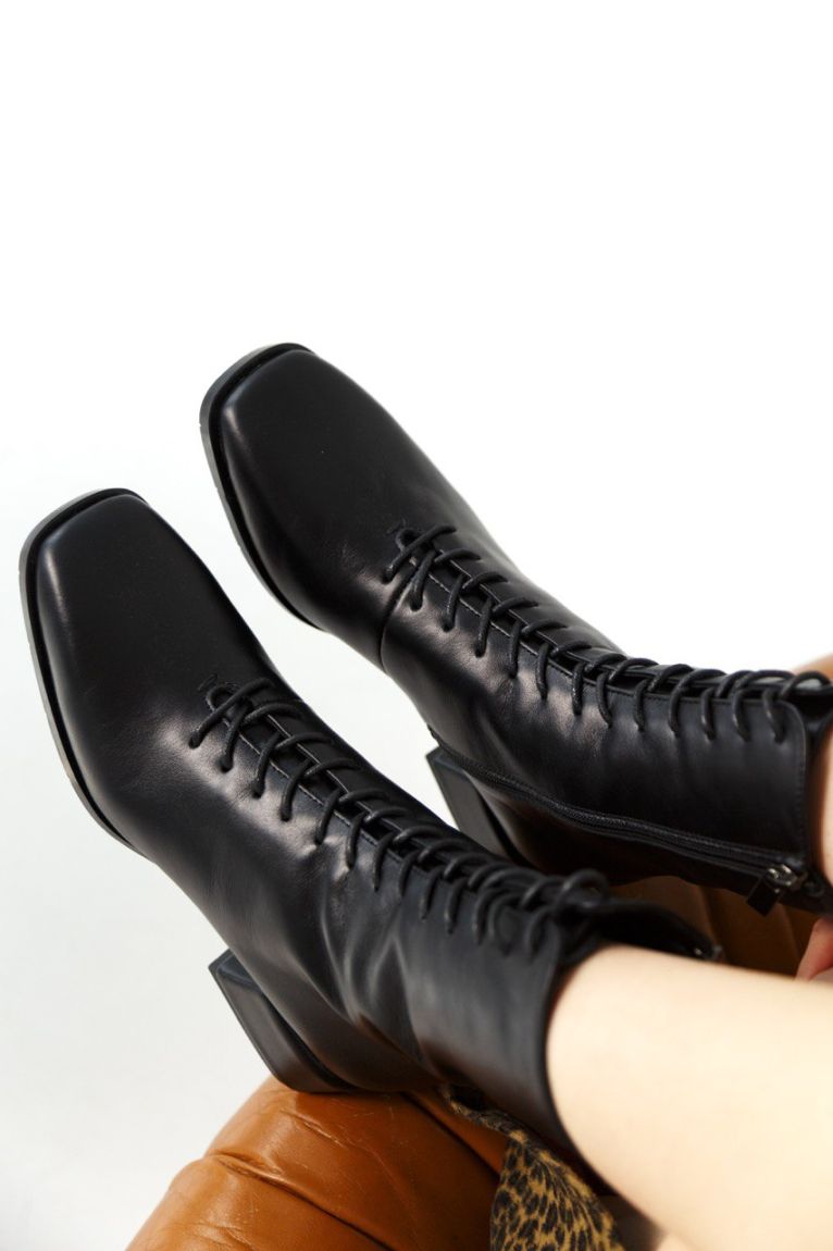 Black leather ankle boots with laces Diana 