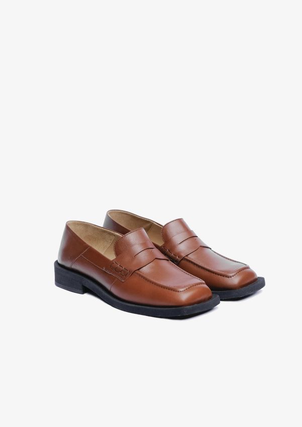  Brown basic loafers