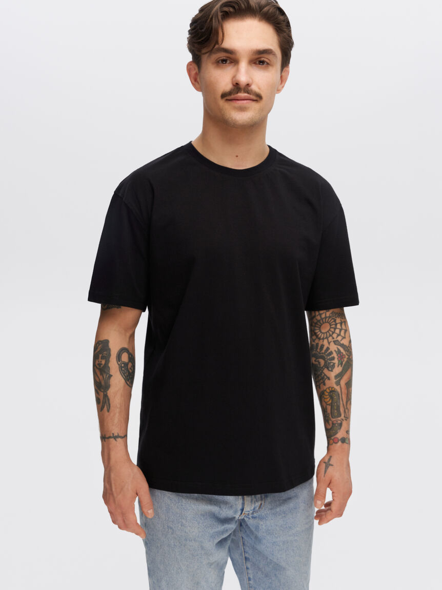 Black oversized T-shirt