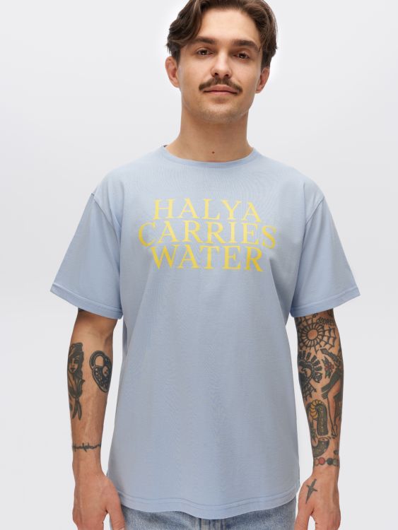 Блакитна чоловіча футболка Halya Carries Water