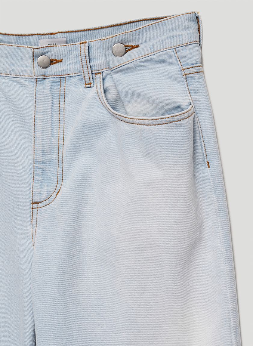 Блакитні широкі джинси з ґудзиками на поясі