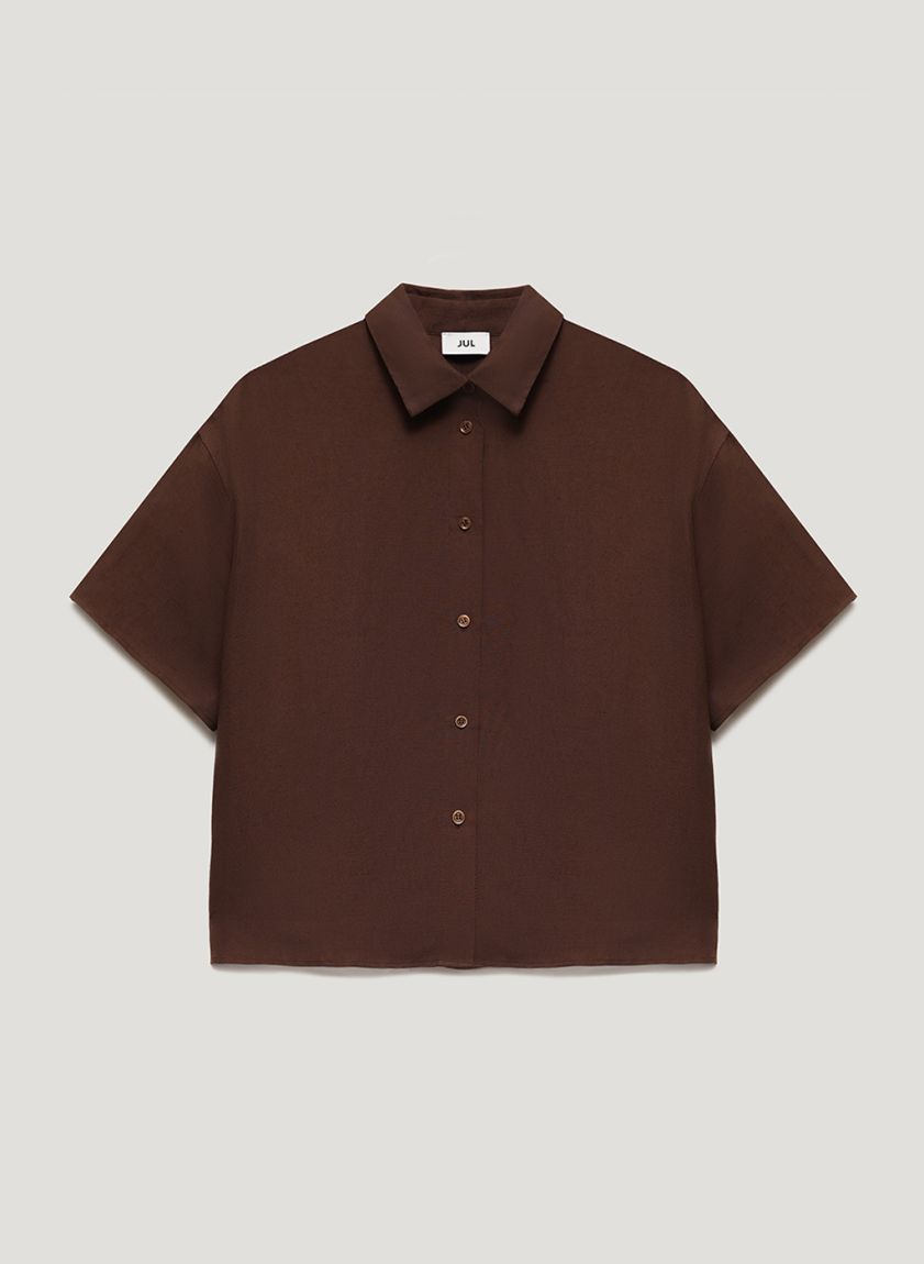 Brown shirt with short sleeves