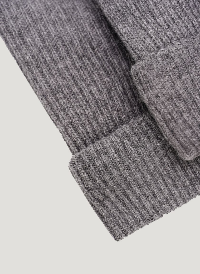 Gray knitted gloves