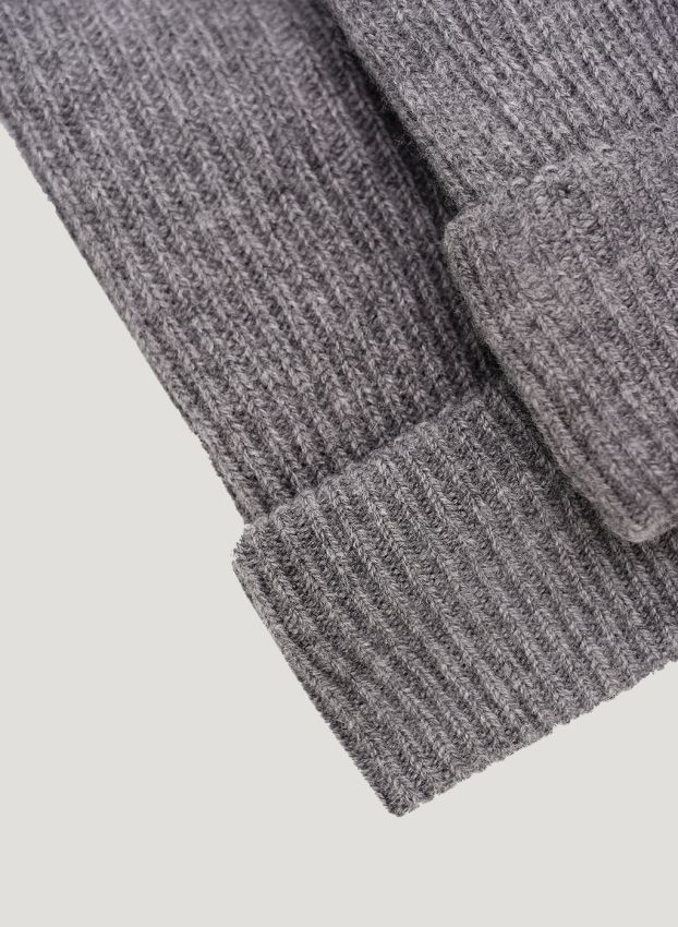 Gray knitted gloves