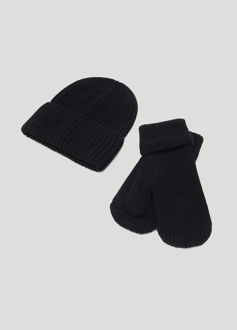 Black knitted beanie