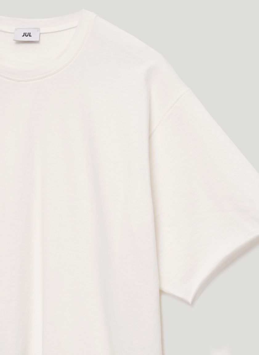 Молочна жіноча футболка з необробленими краями