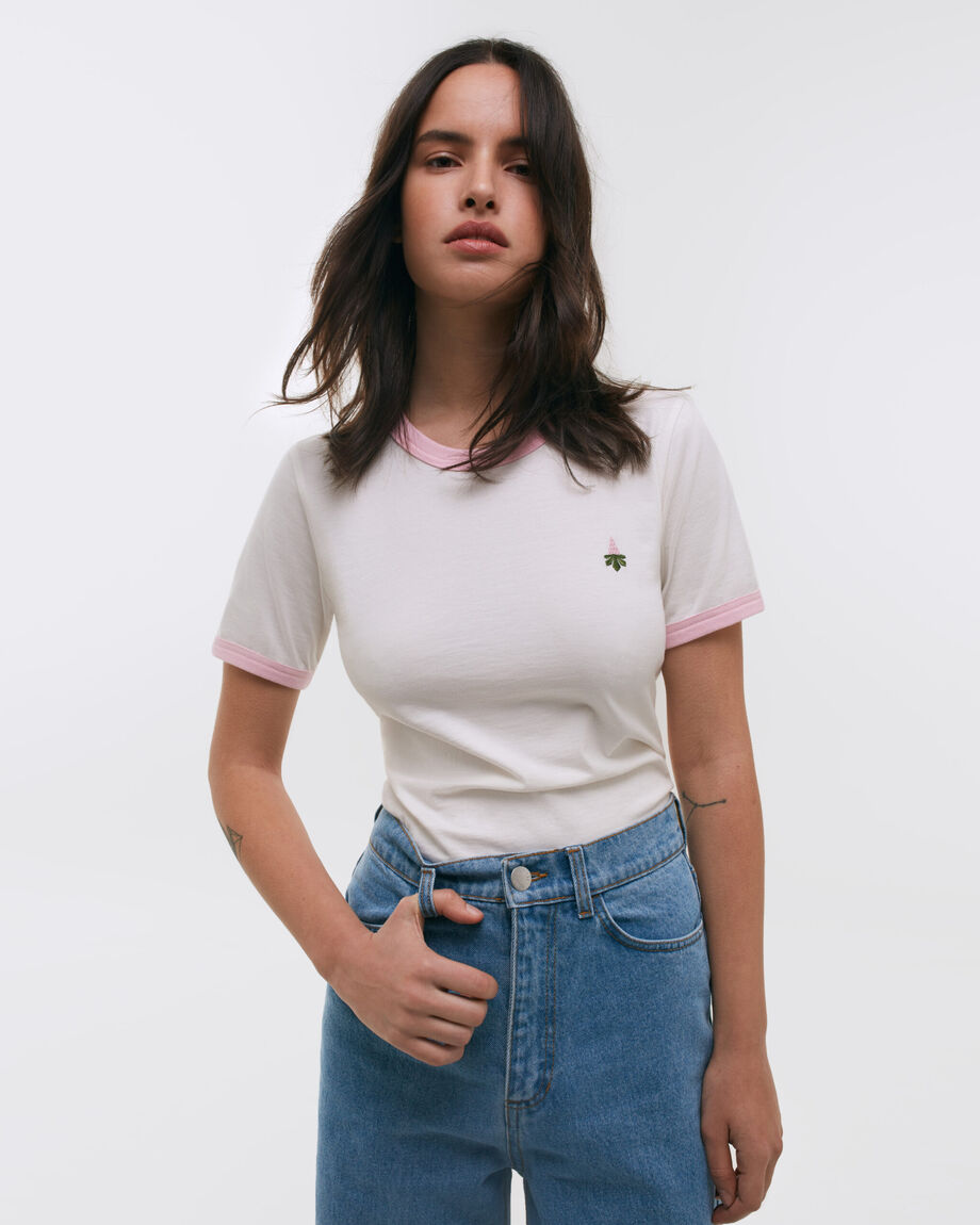 White T-shirt with embroidered chestnut on chest