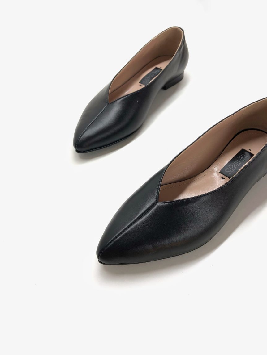 Leather black ballet flats