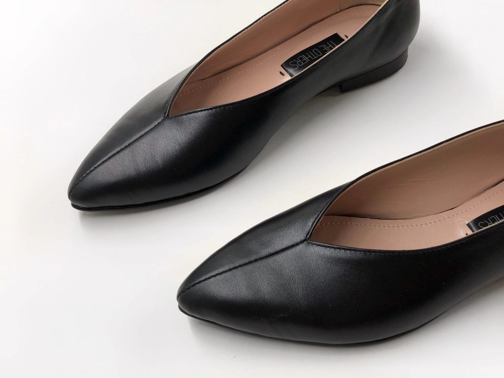 Leather black ballet flats