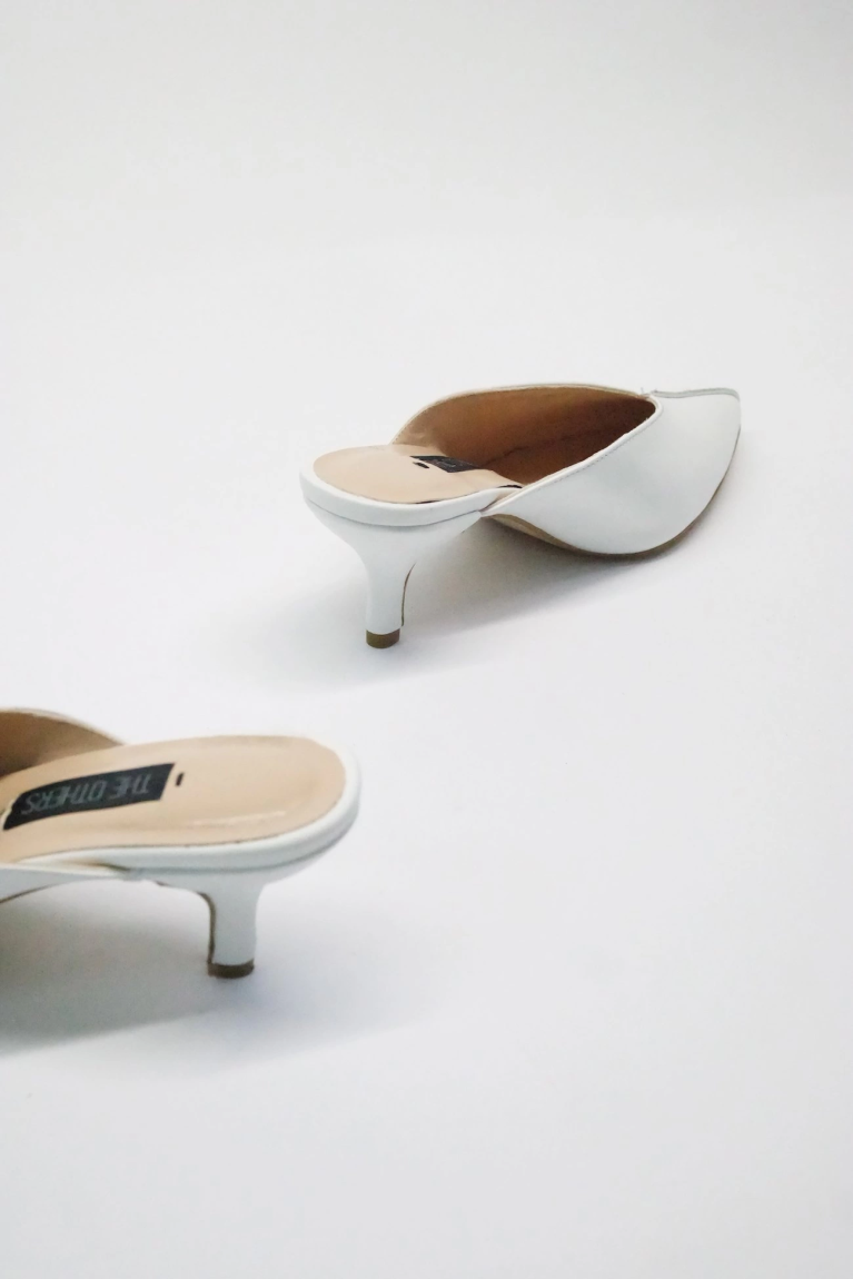 White leather mules with kitten heels