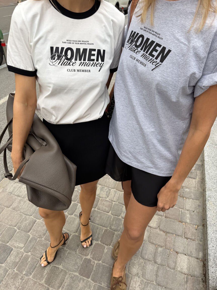 Футболка молочна з чорним кантом “Women make money”