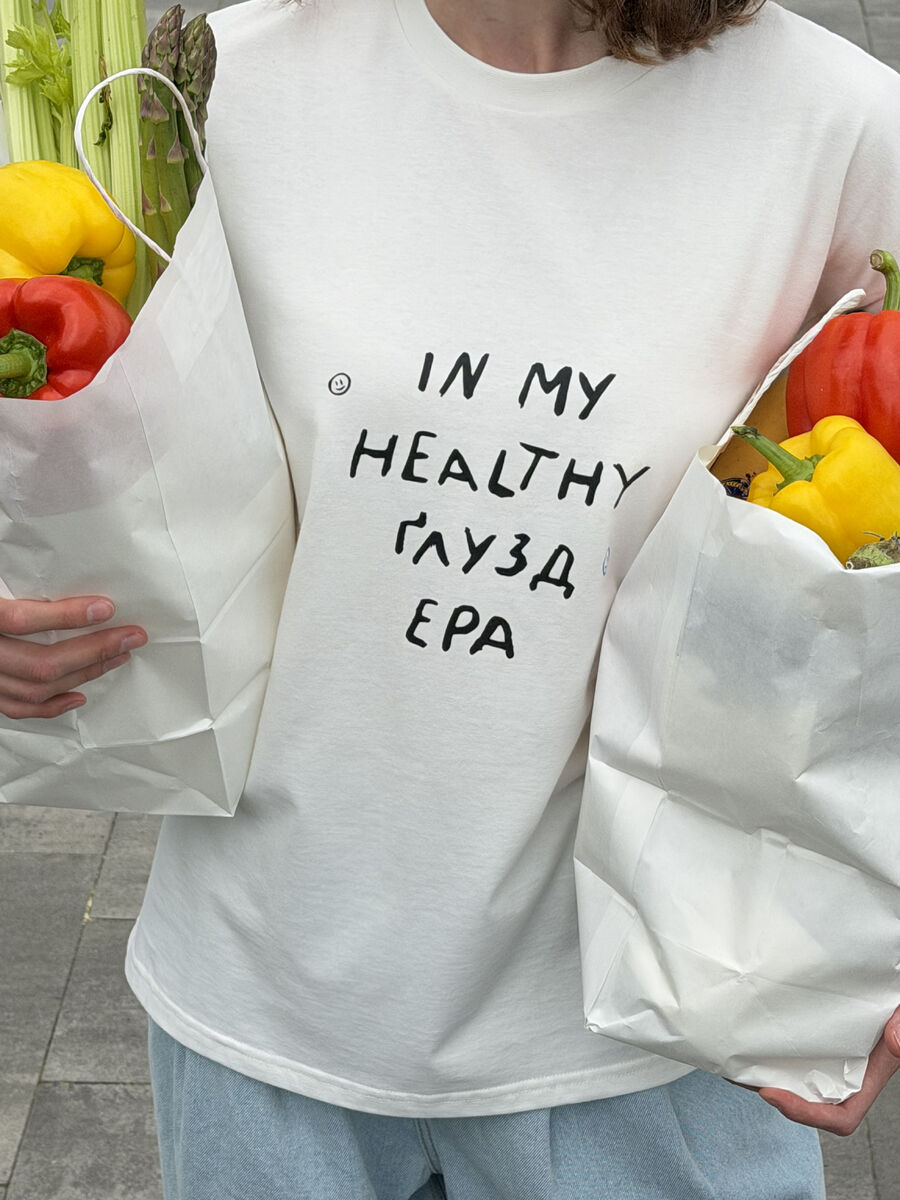 Молочна футболка oversize "in my healthy ґлузд ера"