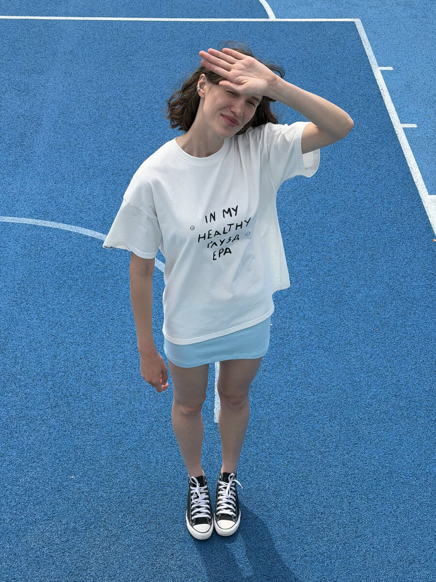 Молочна футболка oversize "in my healthy ґлузд ера"