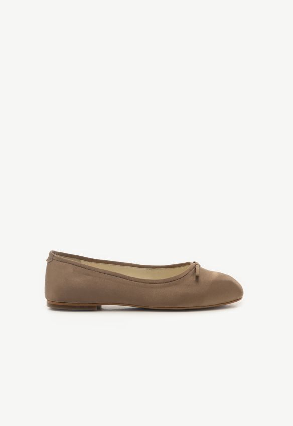 Satin ballet flats with a bow