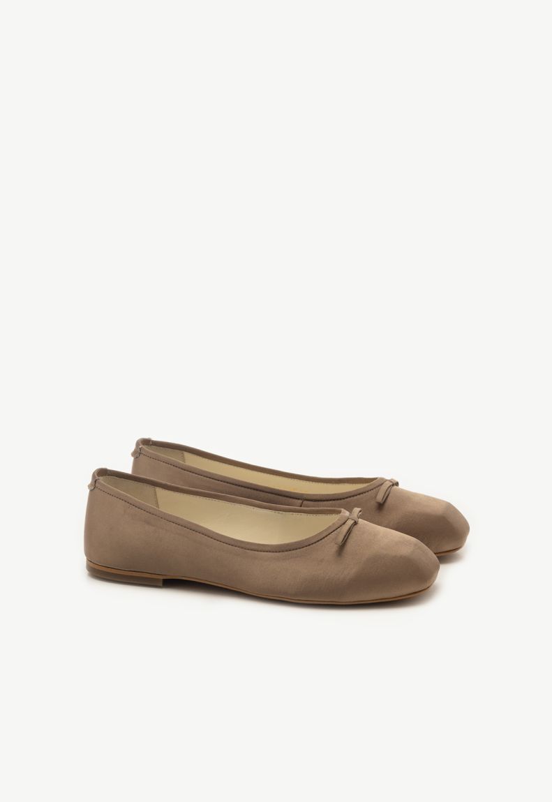 Satin ballet flats with a bow