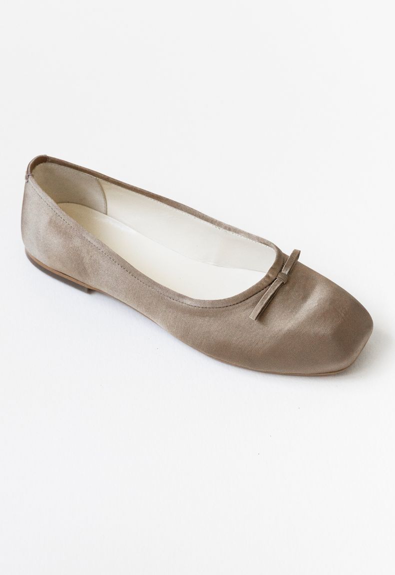 Satin ballet flats with a bow