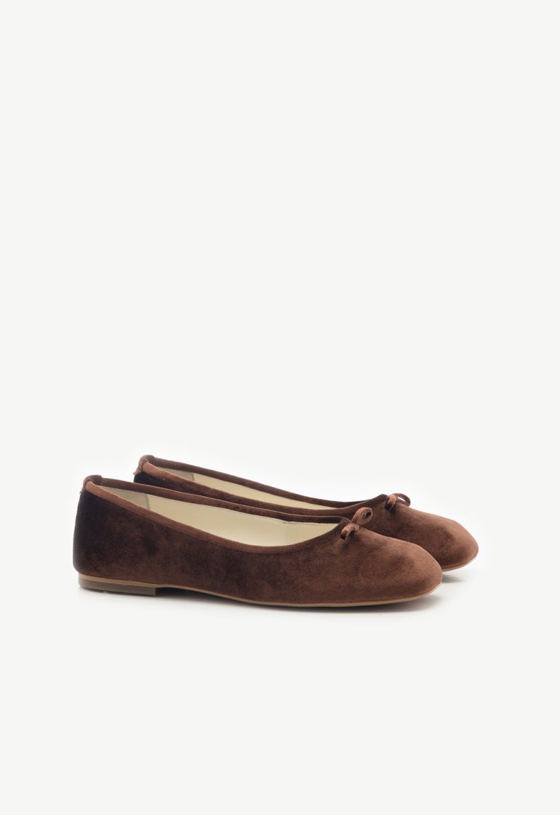 Velvet ballet flats with a bow