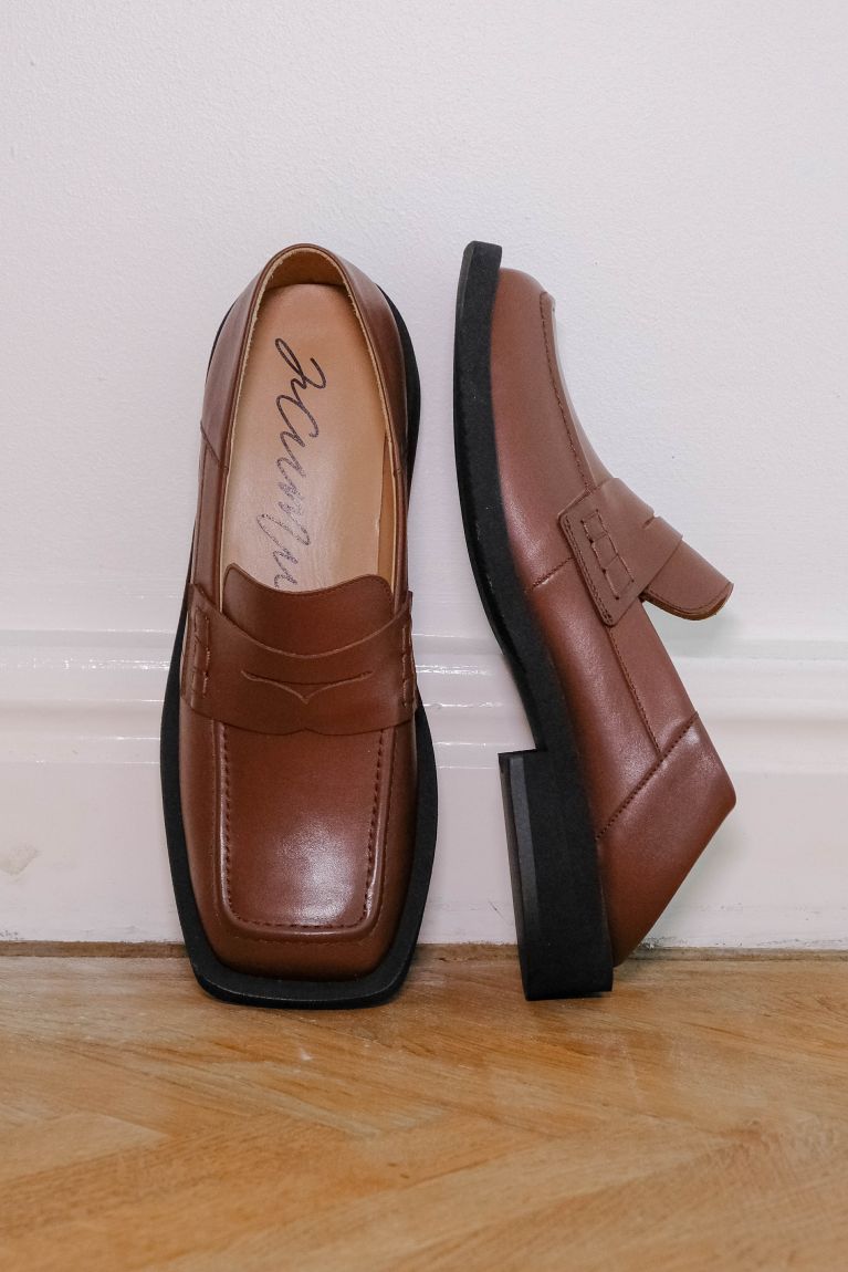  Brown basic loafers