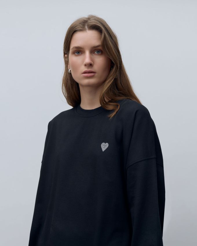 Black Oversized Dense Long Sleeve "Heart"