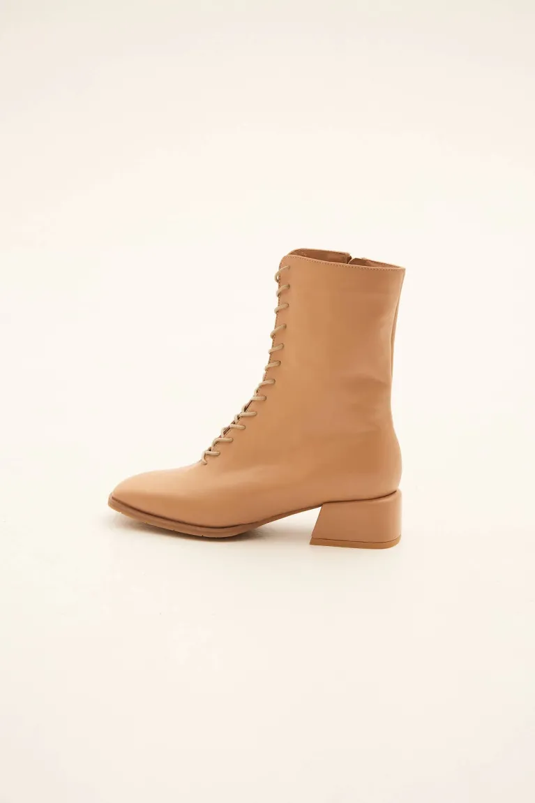  Beige leather ankle boots with laces Diana