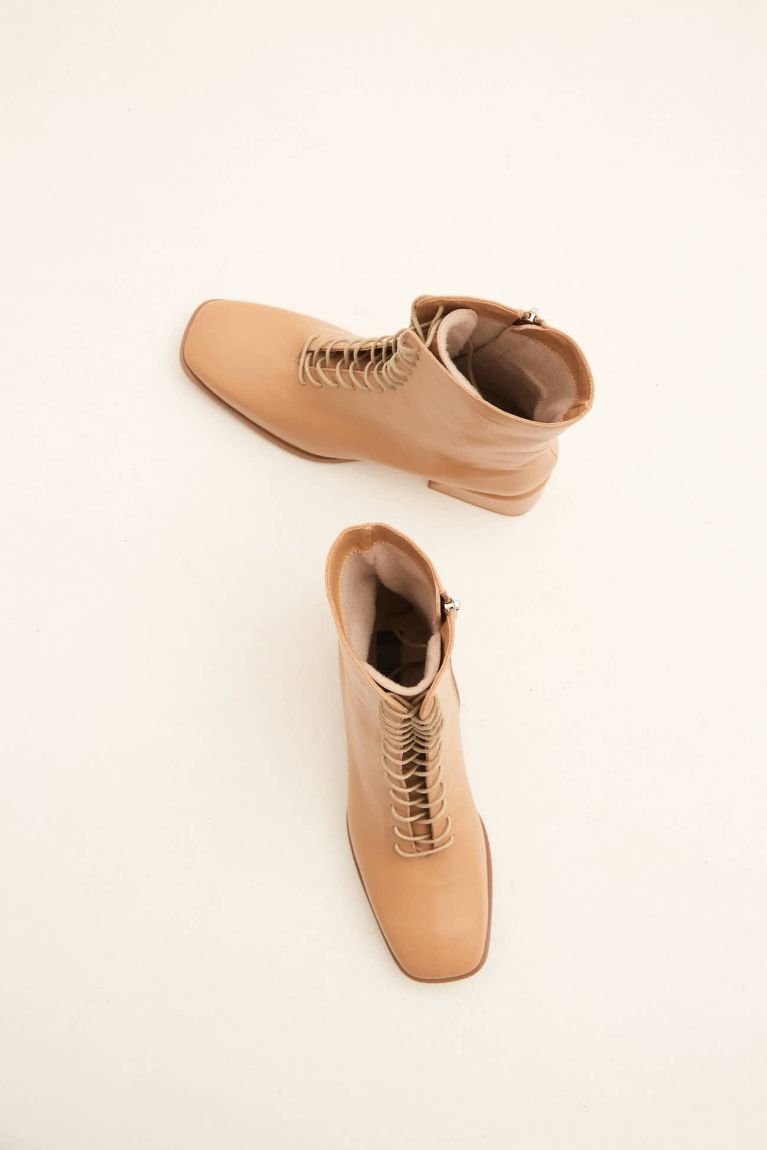  Beige leather ankle boots with laces Diana