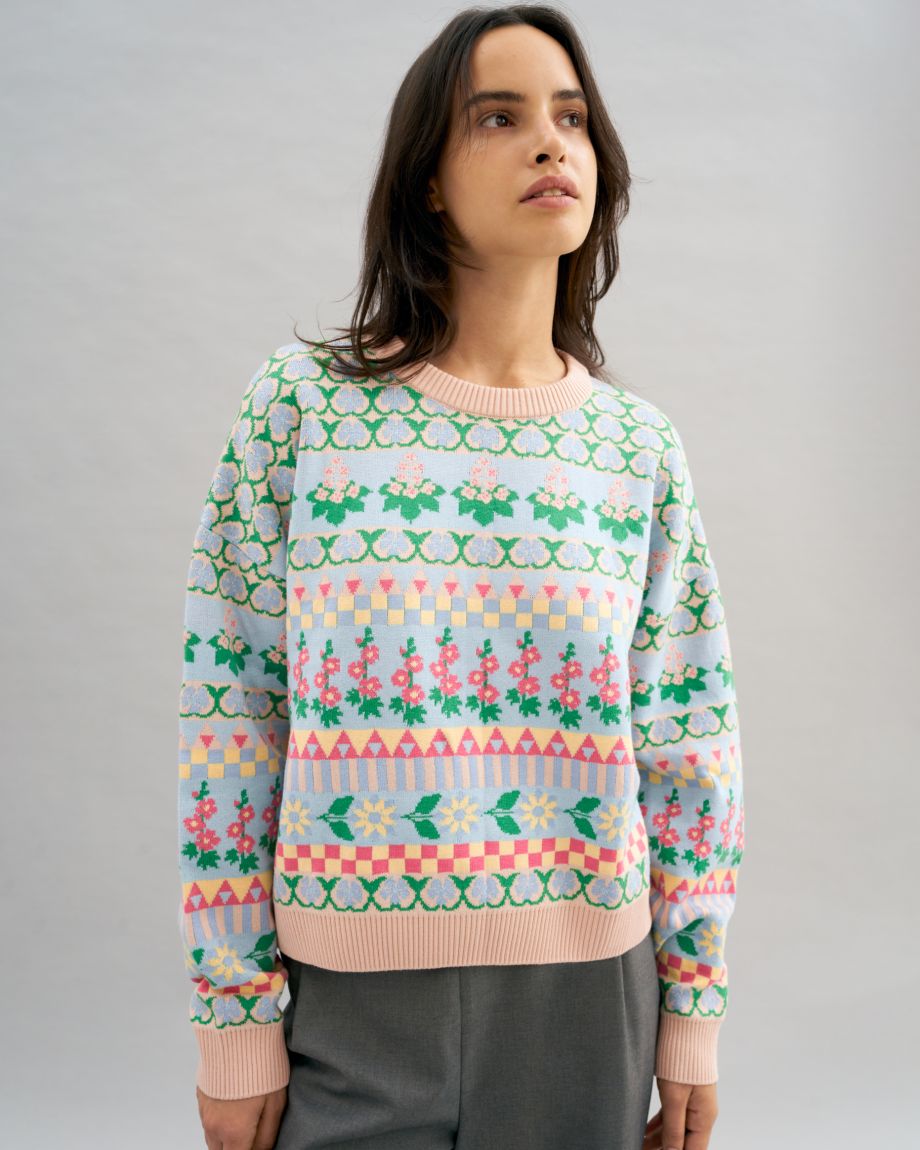 Knitted jumper with chestnut pattern