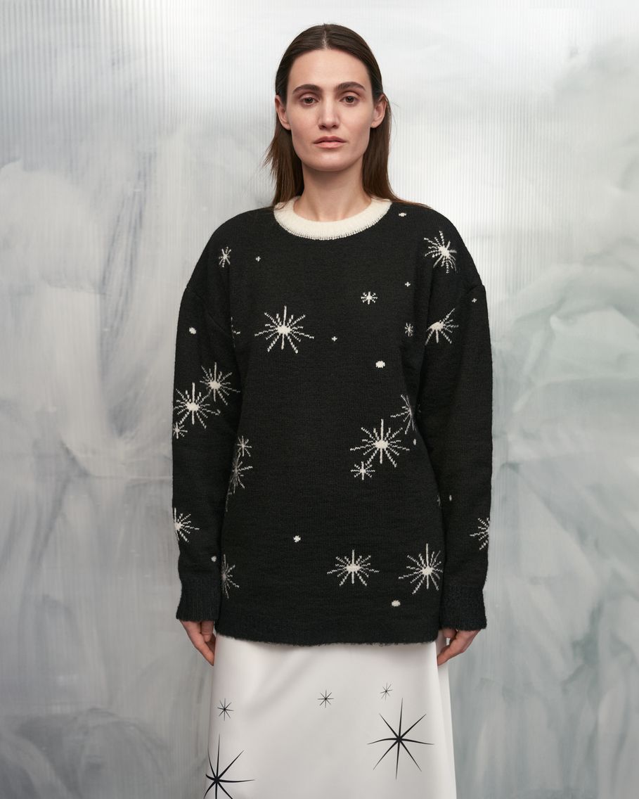 Black star print knitted sweater