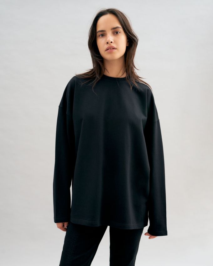 Dense oversized black longsleeve