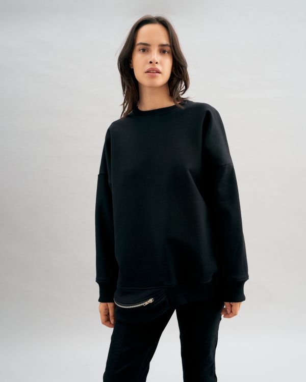 Black sweatshirt with bag