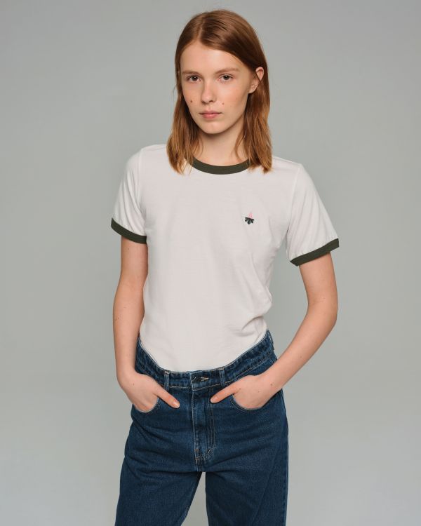 White T-shirt with embroidered chestnut on chest