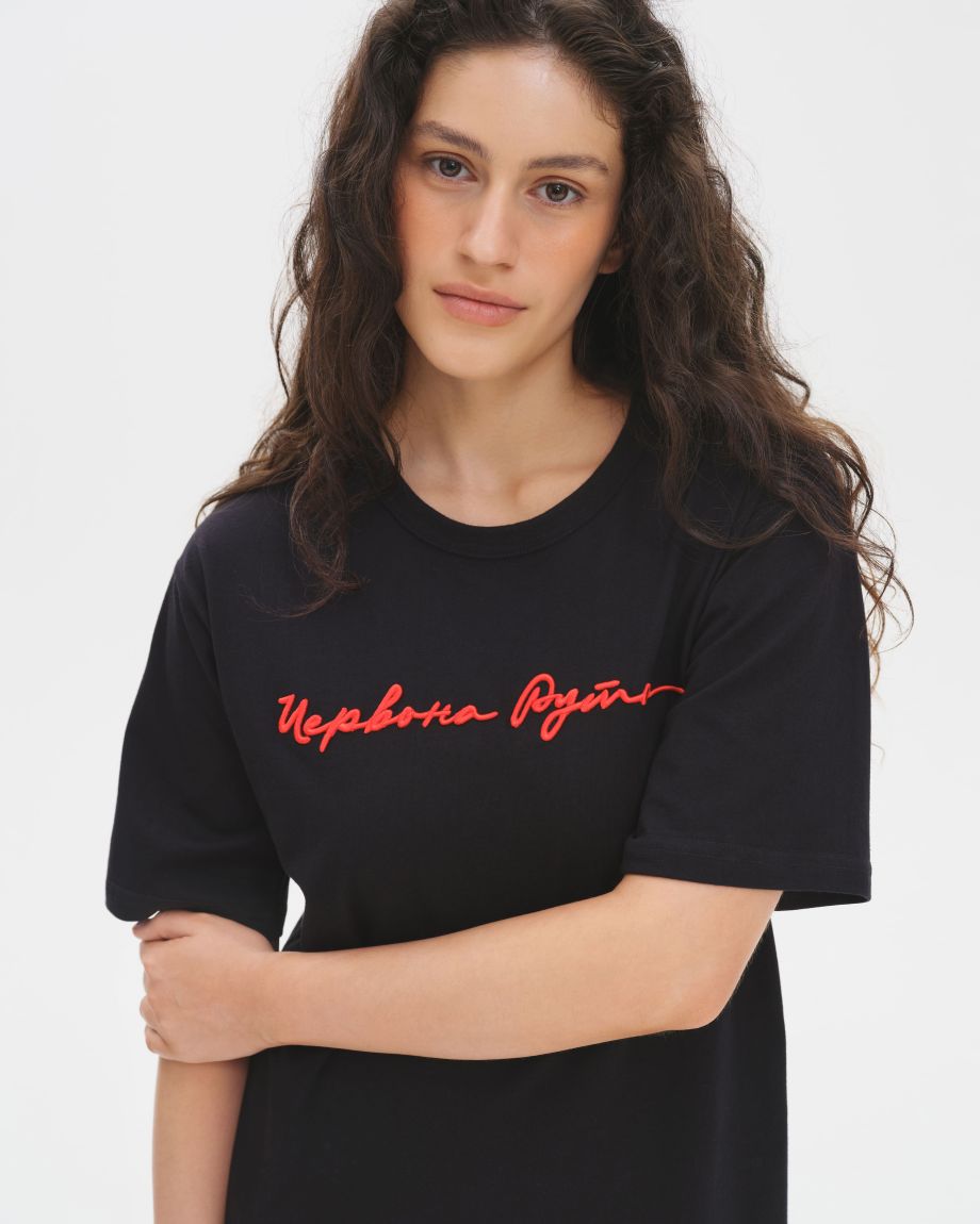 Women's black oversized T-shirt with embroidery "Red Ruta"