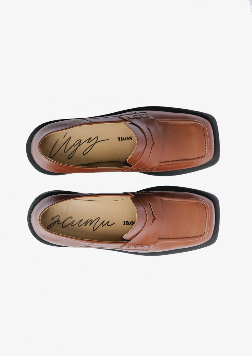 Brown basic loafers